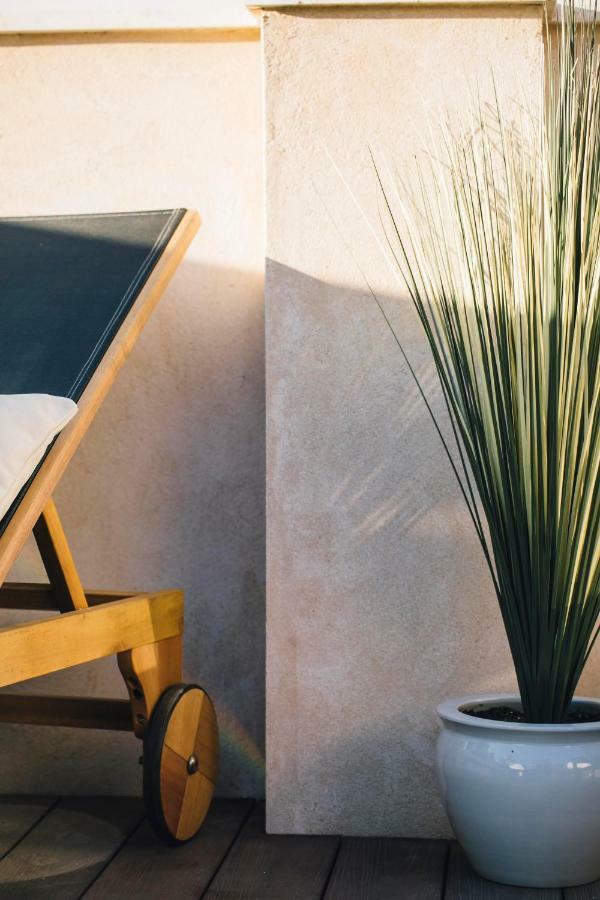 One&Lux Byron Suites Seville Exterior photo